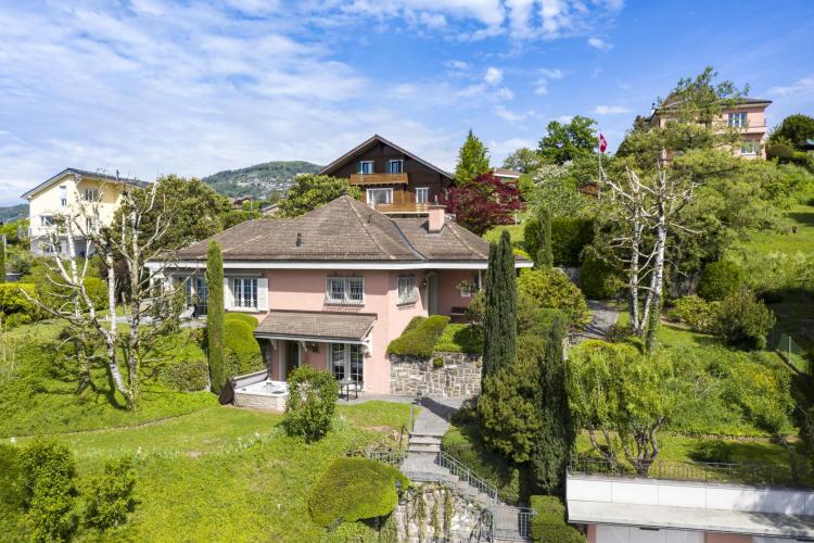 Superbe villa individuelle avec magnifique vue sur le lac et les Alpes ! 