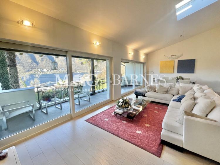 Morcote: Penthouse de 2,5 pièces sur le toit avec vue sur le lac