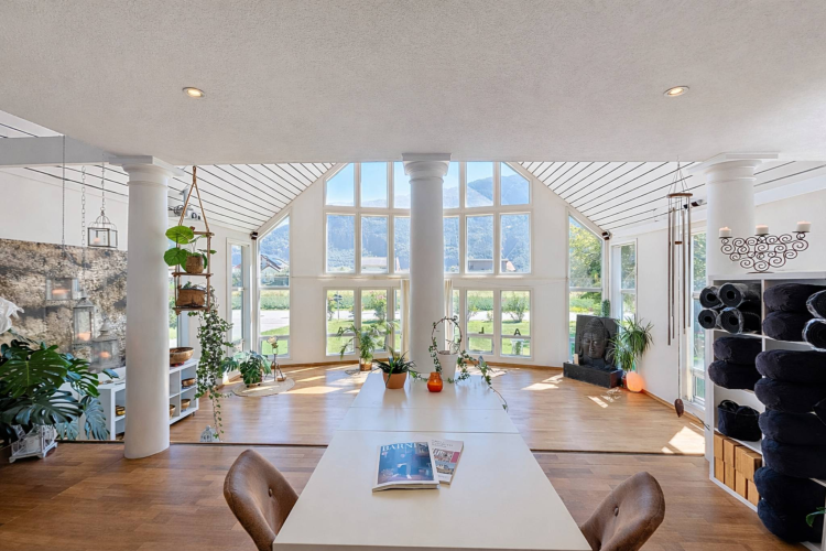 Kanadisches Haus im Herzen einer grünen Umgebung