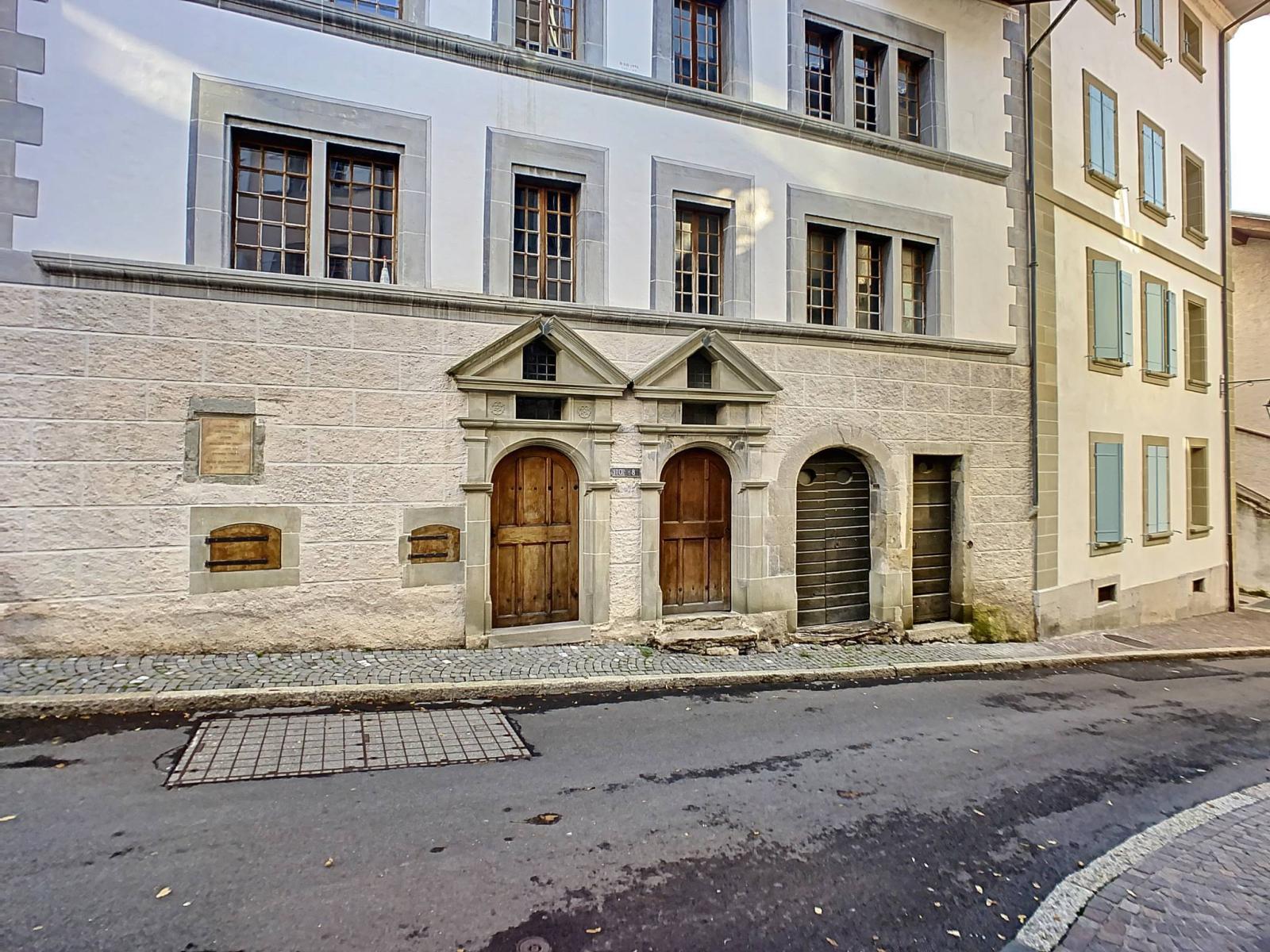Bâtisse du XVIIème au cœur du Bourg de Cully - A rénover