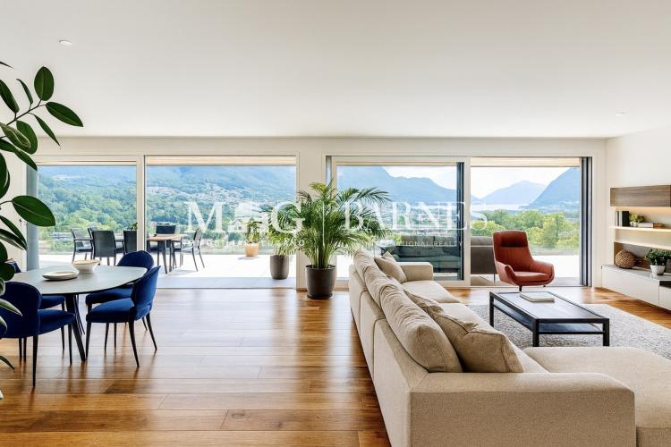Lugano, Canobbio : Penthouse moderne avec vue sur le lac et grande terrasse