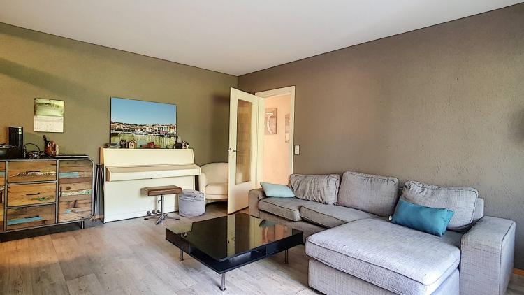 EN EXCLUSIVITE - Appartement de 6 pièces au coeur d'Onex à rafraîchir