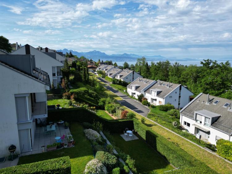 Villa en pignon de 180m² avec vue dans un quartier résidentiel