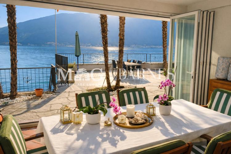 Lugano : Villa pieds-dans-l'eau vue lac avec quais | 2ème résidence