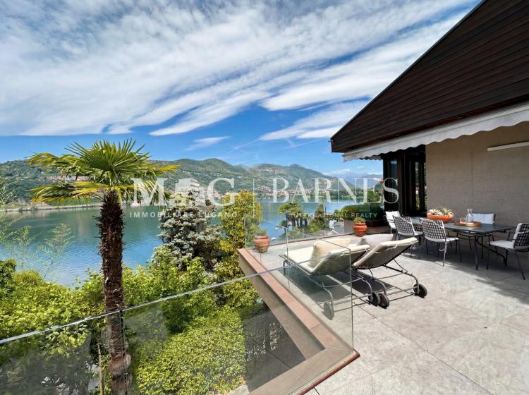 Villa d'Exception avec Vue sur le Lac et Hangar Privé