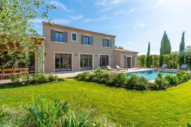 MAUSSANE-LES-ALPILLES – VILLA AVEC PISCINE