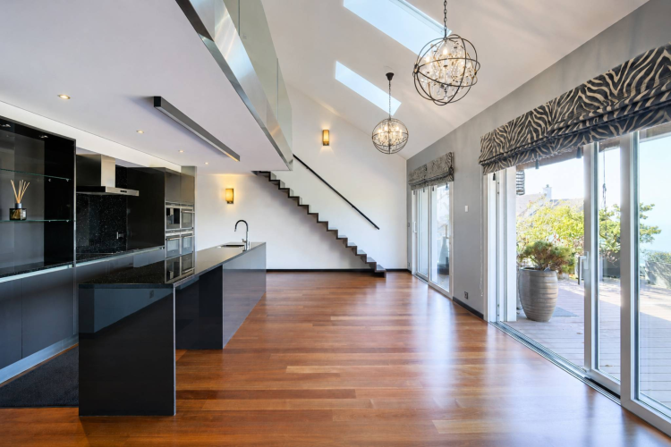 Prächtiges Duplex-Penthouse mit atemberaubendem Seeblick 