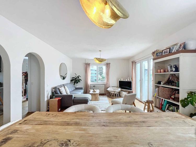 Charmante 3,5-Zimmer-Wohnung, komplett renoviert 