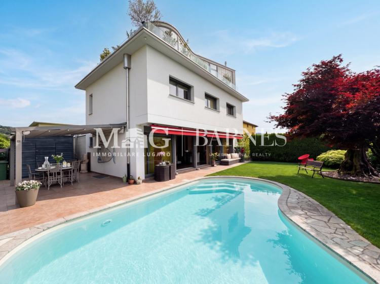 Mendrisio, Stabio: Grande maison individuelle avec jardin et piscine