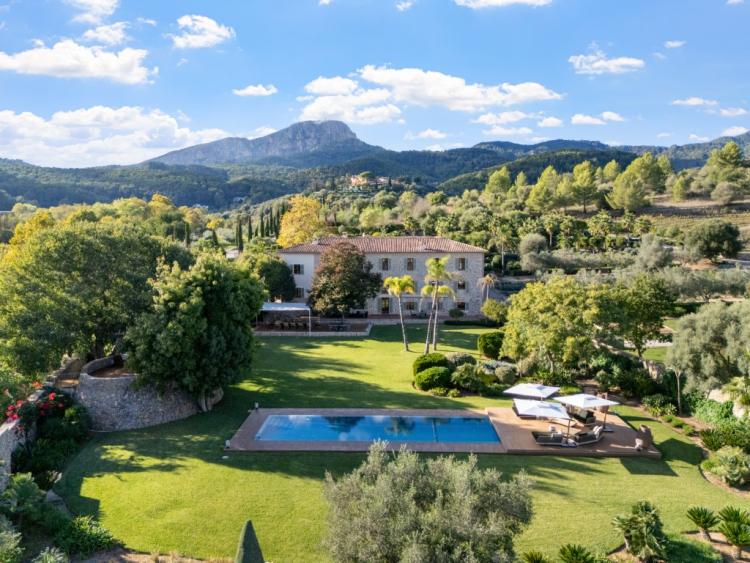 Prestigious Finca with Private Spa, Vineyards, and Panoramic Views in Puigpunyent