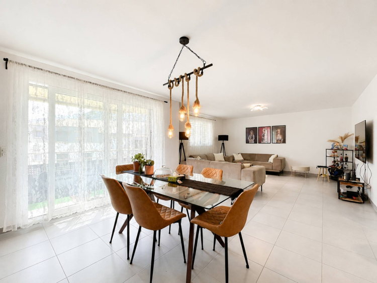 Spacieux appartement de 4,5 pièces avec vue sur les montagnes