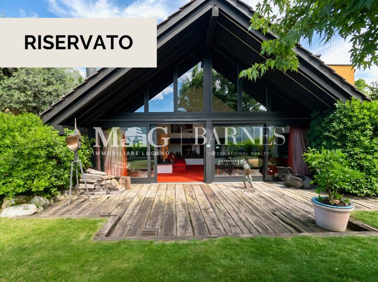 Villa d'architecte à Comano avec jardin et vue dégagée, à rénover
