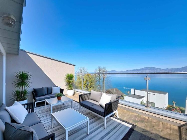 Appartement en attique lumineux avec vue imprenable sur le Lac