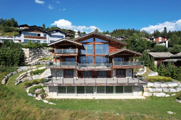 Magnifique chalet avec vue panoramique (vendu brut)
