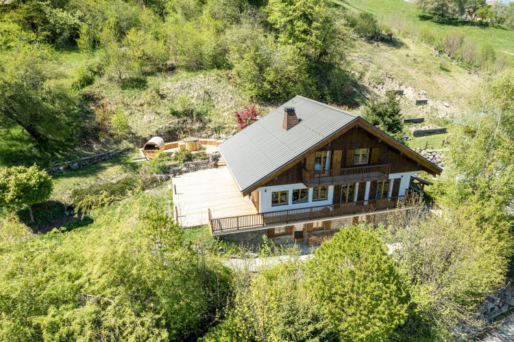 En EXCLUSIVITE - CHALET D'EXCEPTION RENOVE - VUE PANORAMIQUE MONT-BLANC