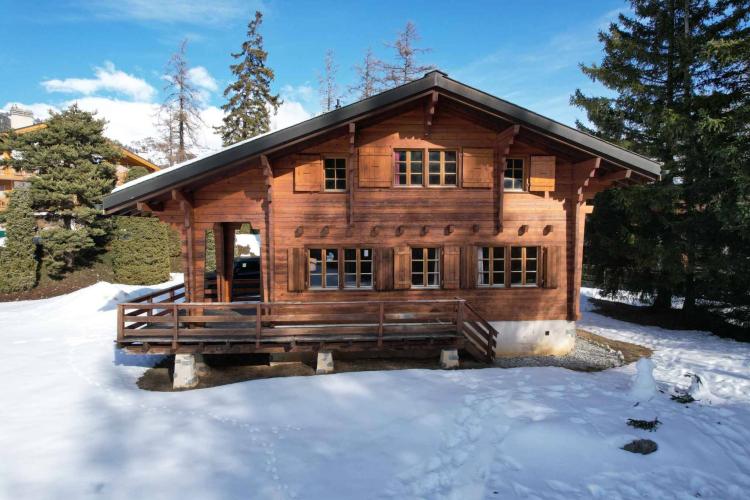 CHARMANT CHALET DE 7.5 PIÈCES AVEC POTENTIEL proche du centre de Crans