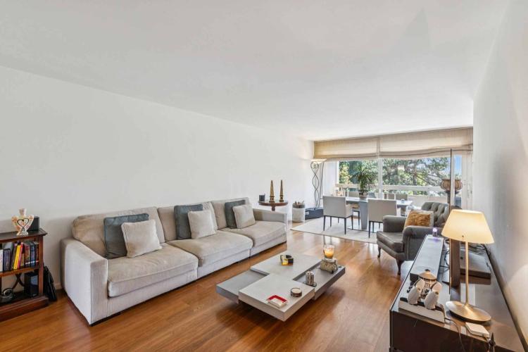 En exclusivité ! Bel appartement traversant en étage élevé