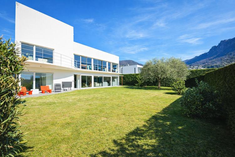 Lugano, Dino : Villa moderne avec jardin, terrasses et vue dégagée