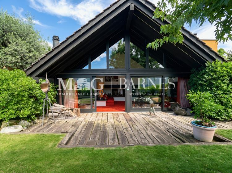 Villa d'architecte à Comano avec jardin et vue dégagée, à rénover