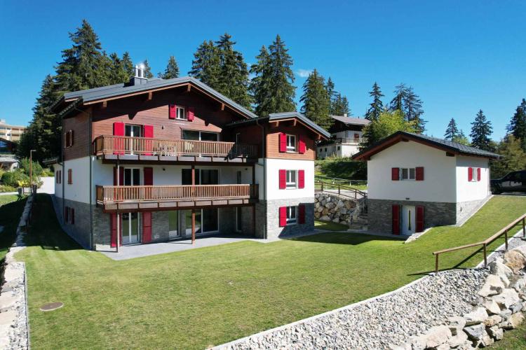 CHALET DE 15,5 PIÈCES
COMPOSÉ DE TROIS APPARTEMENTS INDÉPENDANTS