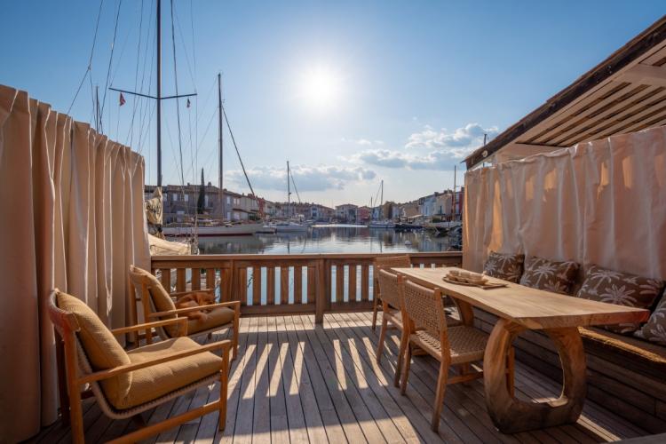 PORT-GRIMAUD - MAISON DE PECHEUR AVEC AMARRAGE