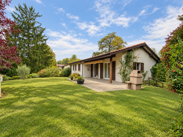 Villa familiale de plain-pied, à rénover, au calme