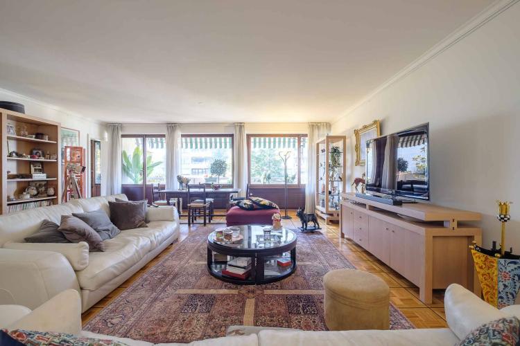 Bel appartement traversant de 6 pièces