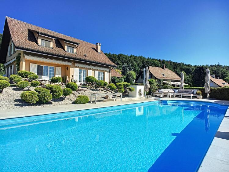 Belle propriété individuelle de 5.5 pièces avec piscine
