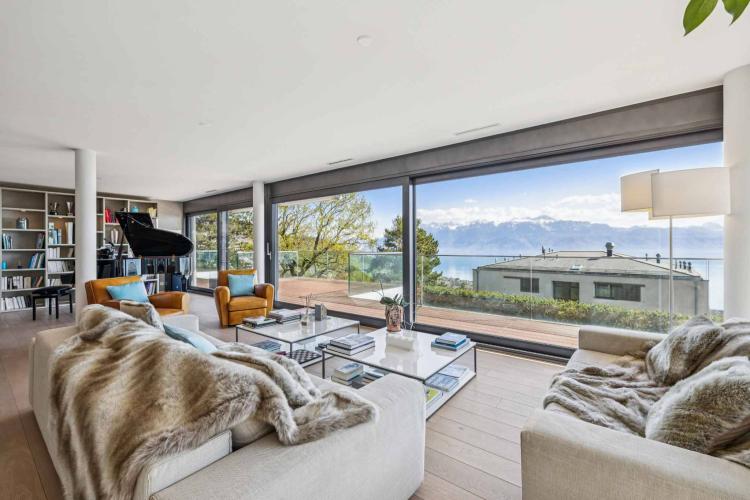 Appartement contemporain de 6.5 pièces avec jardin privatif