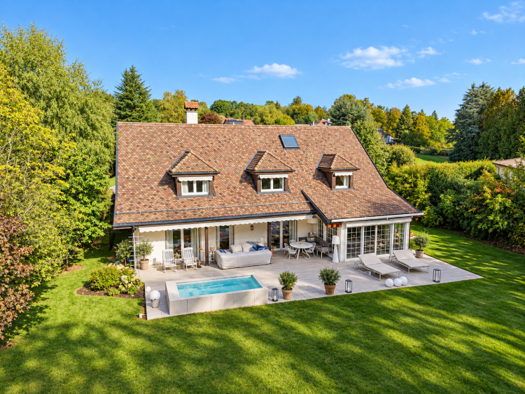 Villa de 9 pièces avec espace bien-être, au cœur d’un parc arboré