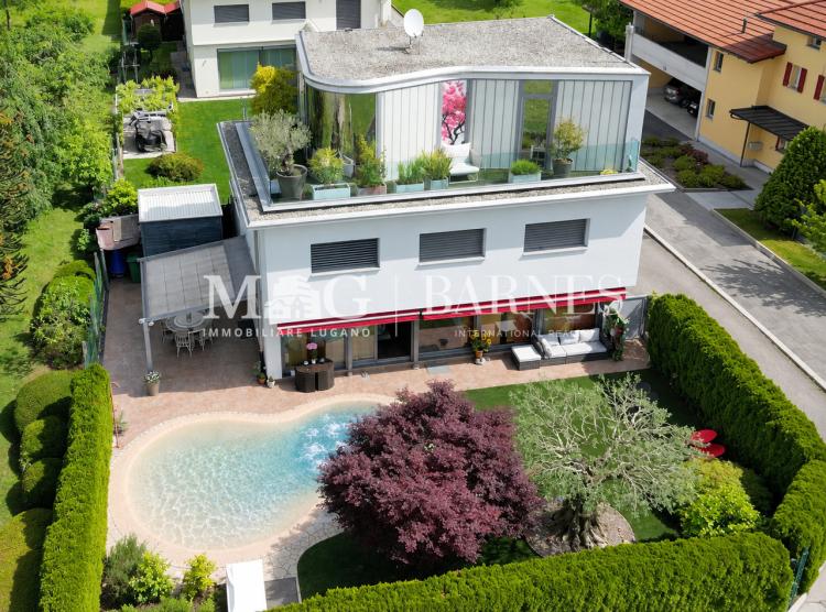 Mendrisio, Stabio: Grande maison individuelle avec jardin et piscine