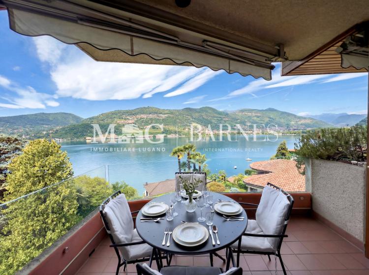 Montagnola, Collina d'Oro : Villa avec vue sur le lac et embarcadère p