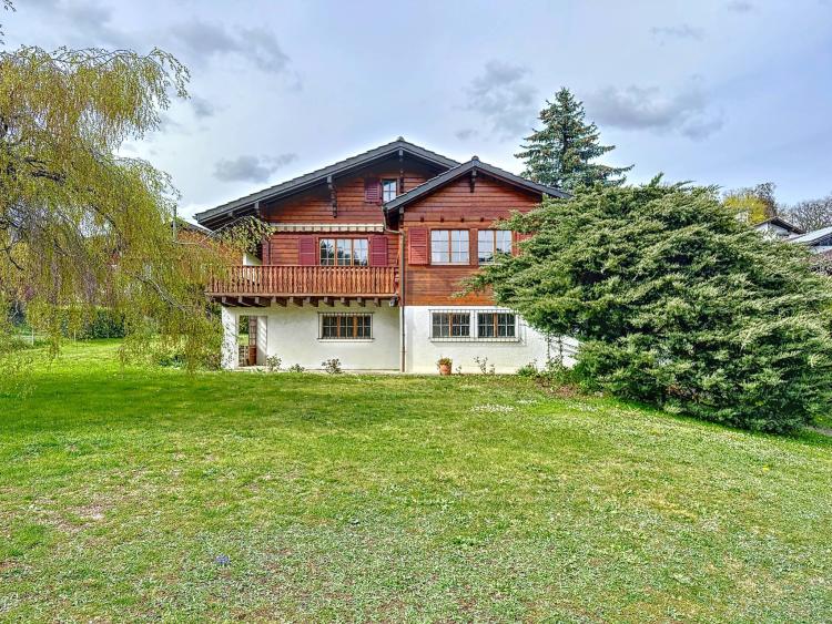 MAISON DE CHARME AVEC VUE LAC