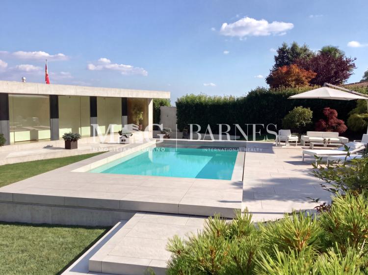 Lugano, Cademario : Villa moderne avec jardin et piscine