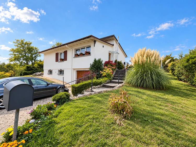 Villa individuelle avec un beau jardin à La Sarraz