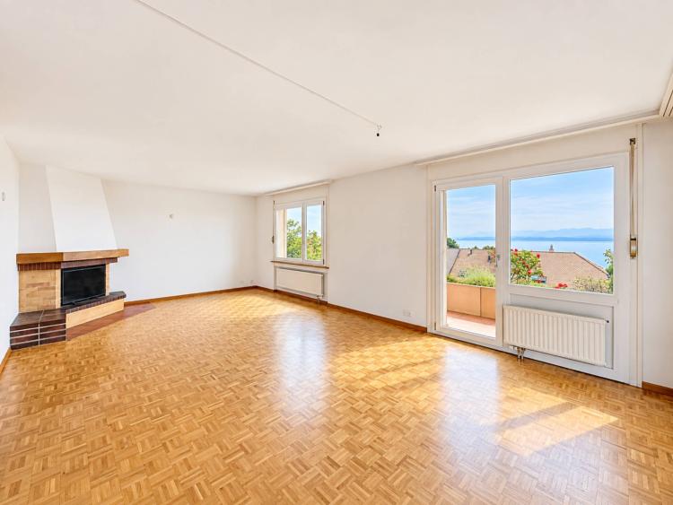 Un appartement généreux avec vue sur le lac et les Alpes