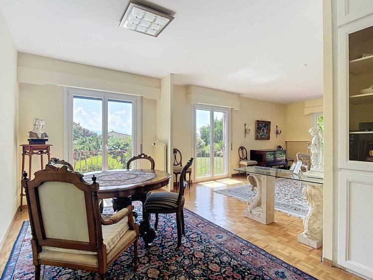 Charmante villa familiale de plus de 400 m² avec vue lac