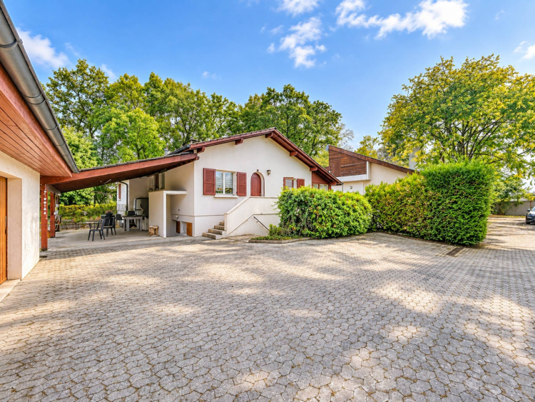 Deux villas à rénover sises sur une parcelle de plus de 2'100 m²