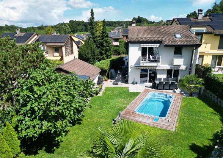 Belle maison semi-individuelle dans un écrin de verdure