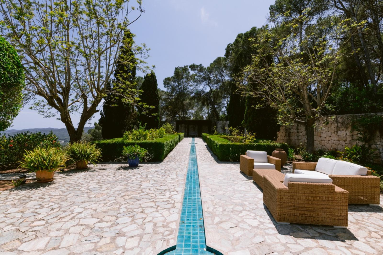 juUdL_ibiza-villa-for-sale-palacio-blanco-_17_grand_1_.jpg