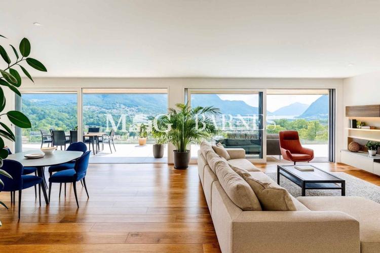 Lugano, Canobbio : Grand PENTHOUSE exclusif avec vue sur le lac, espaces spacieux et modernes, 4,5 pièces