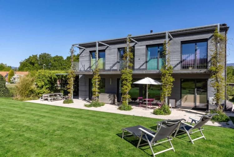 VILLA CONTEMPORAINE MINERGIE DANS UN ENVIRONNEMENT PRIVILÉGIÉ