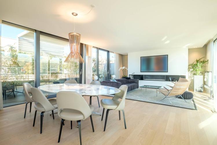 Magnifique attique contemporain en duplex