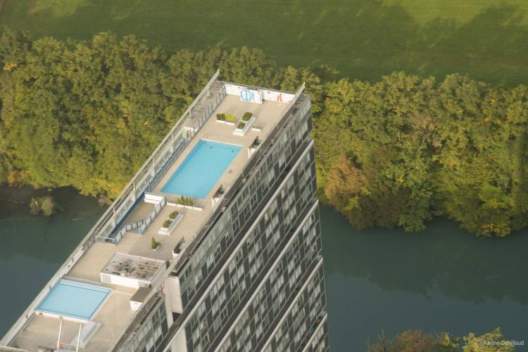 Spacieux 3 pièces au 20ème étage, piscine sur le toit