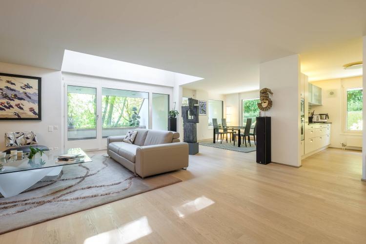 Bel attique avec grandes terrasses au sein d'un magnifique parc