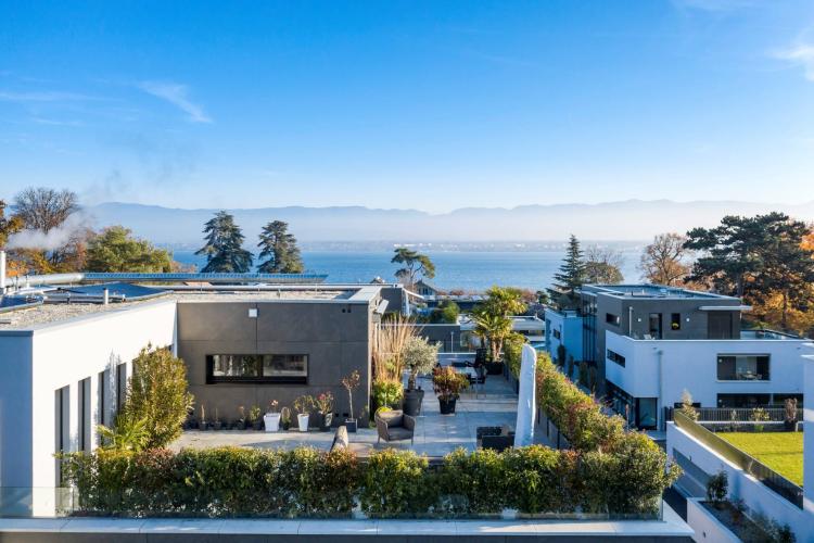 Magnifique attique avec vue sur le Lac et le Jura