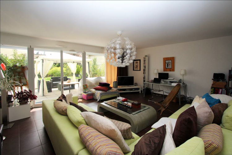 Pour investisseurs, loué, 6 pièces en duplex avec terrasses&jardin