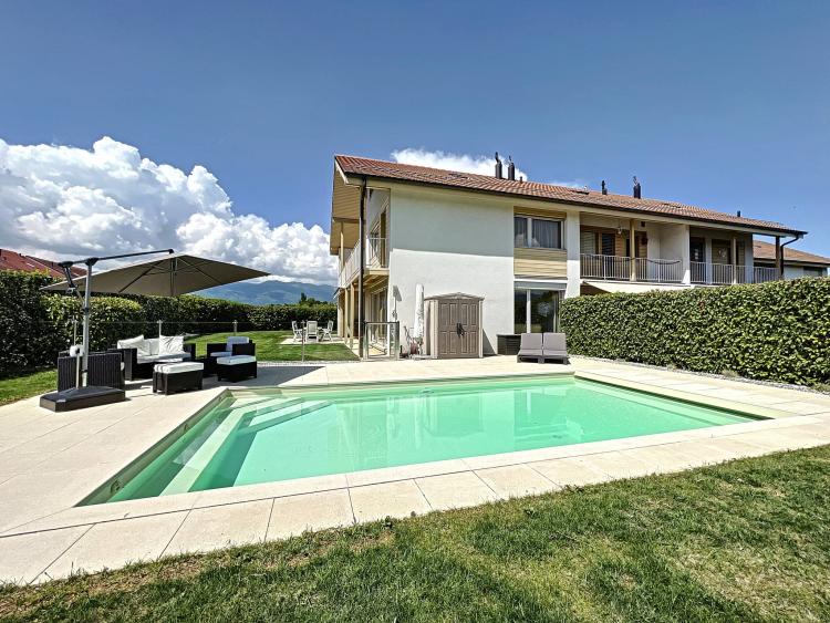 Magnifique maison de village en pignon avec piscine