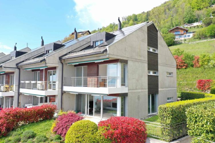 En exclusivité ! Superbe villa mitoyenne avec vue imprenable sur le lac et les montagne
