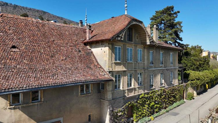 Domaine de Champréveyres: Multiple opportunities with lake views